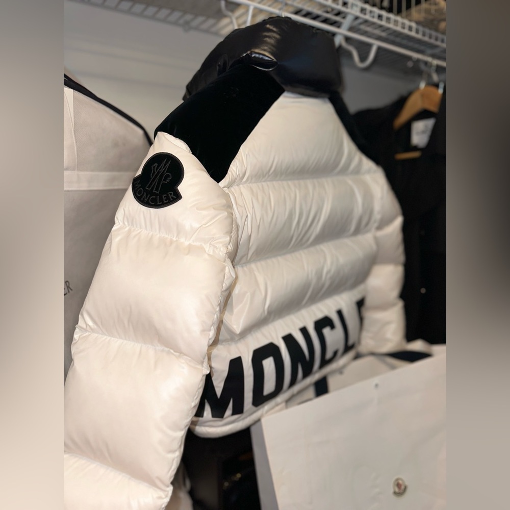 Women’s Moncler Chouelle Giubbotto Pearl/White Down Puffer Jacket size 00/small